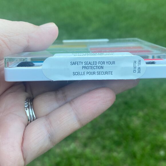 Two Wet n Wild Limited Edition Eyeshadow Pallets - Picture 9 of 9